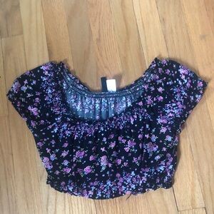 H&M Divided size 2 small purple and black floral short sleeve crop top